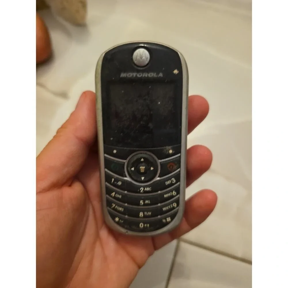 Motorola C139 Silver Black TracFone Prepaid Wireless Device